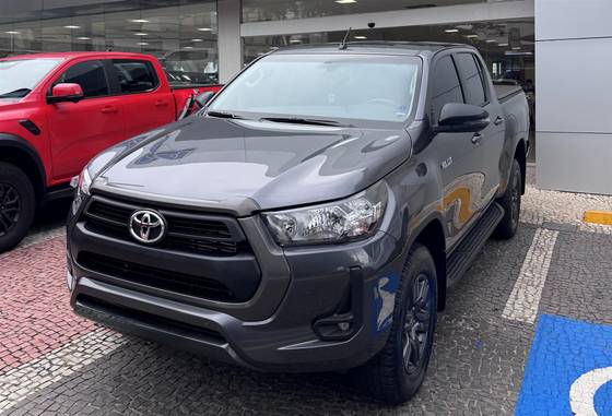 TOYOTA HILUX 2.8 D-4D TURBO DIESEL CD SR 4X4 AUTOMÁTICO